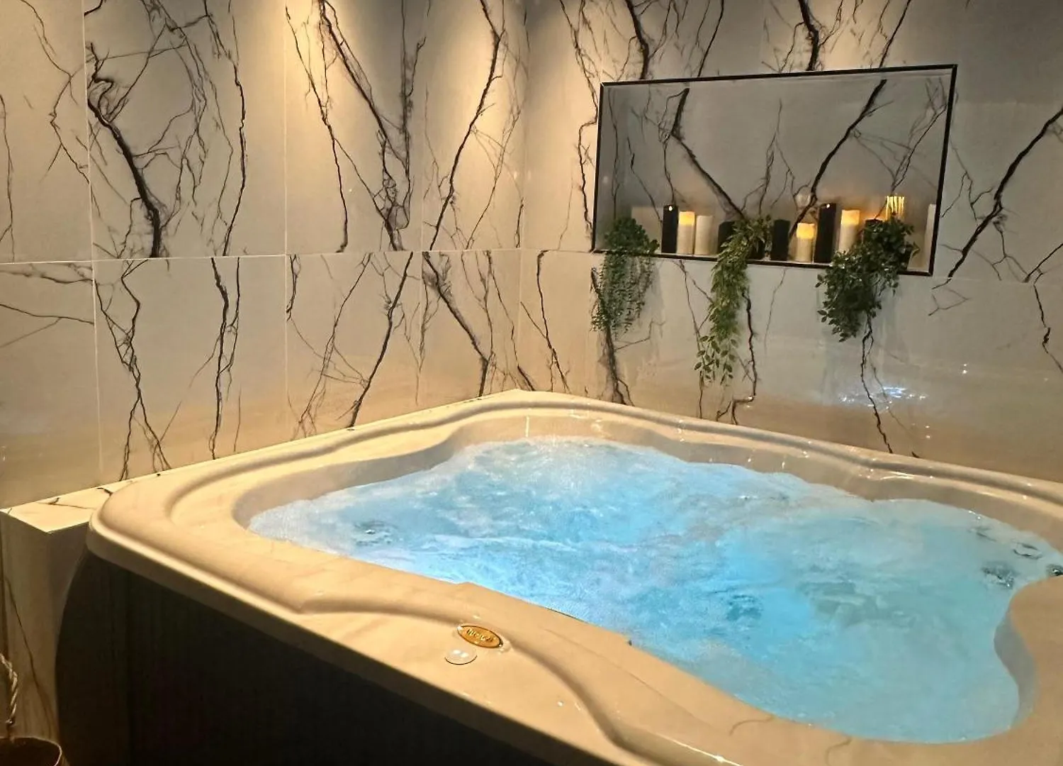 פריז Nuit Insolite Au Love Be You Hotel Avec 1H De Jacuzzi Plus 1H De Love Room Et Nuit Au Be You 0*,  צרפת