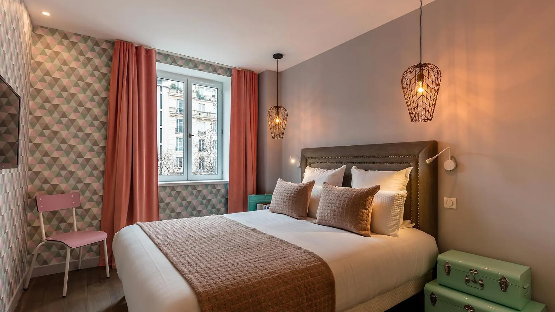 アパート Nuit Insolite Au Love Be You Hotel Avec 1H De Jacuzzi Plus 1H De Love Room Et Nuit Au Be You パリ