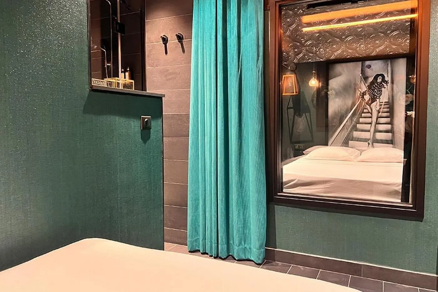 アパート Nuit Insolite Au Love Be You Hotel Avec 1H De Jacuzzi Plus 1H De Love Room Et Nuit Au Be You パリ フランス