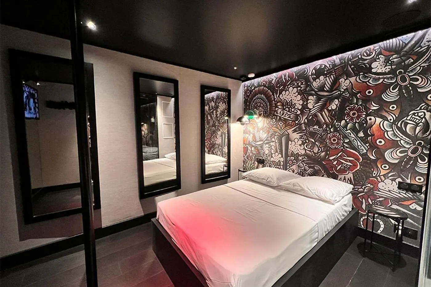 Nuit Insolite Au Love Be You Hotel Avec 1H De Jacuzzi Plus 1H De Love Room Et Nuit Au Be You パリ